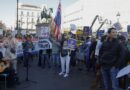 FOTOS: Ciudadanos Estadounidenses Protestan en España Contra la ‘Tiranía’ de Donald Trump