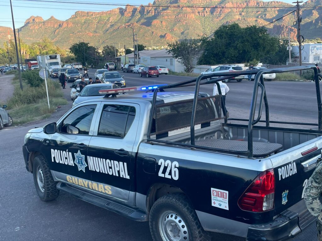 Tras bloqueo de carretera se registra pleito entre mujeres; además caos vehicular 8 112