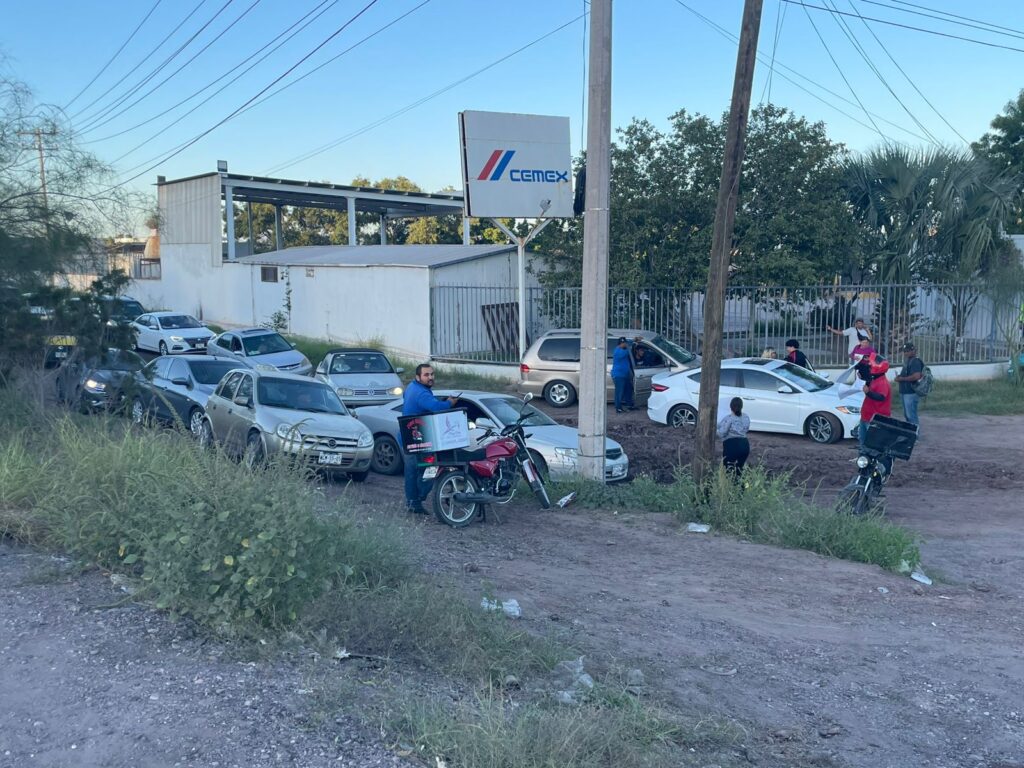 Tras bloqueo de carretera se registra pleito entre mujeres; además caos vehicular 10 114