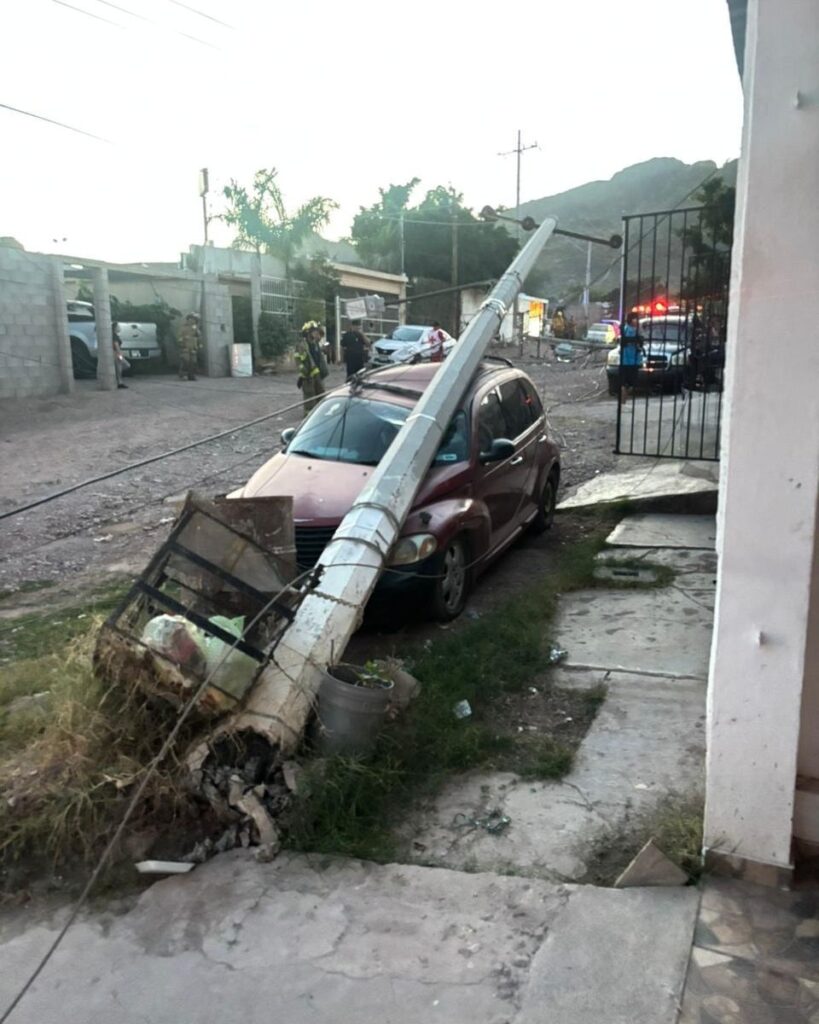 Caen postes de CFE; hay un auto afectado 4 142
