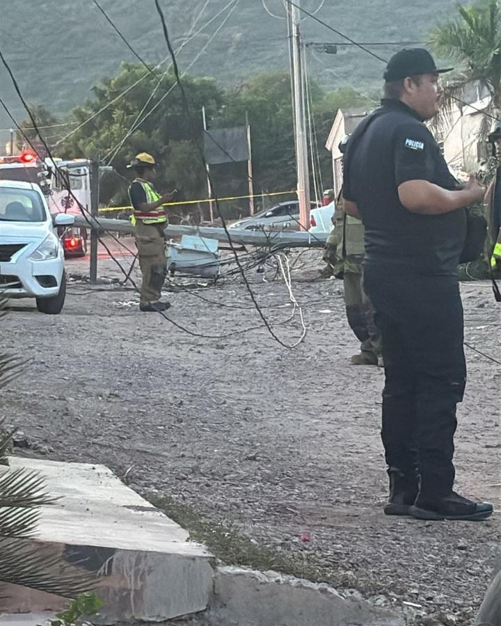 Caen postes de CFE; hay un auto afectado 5 143