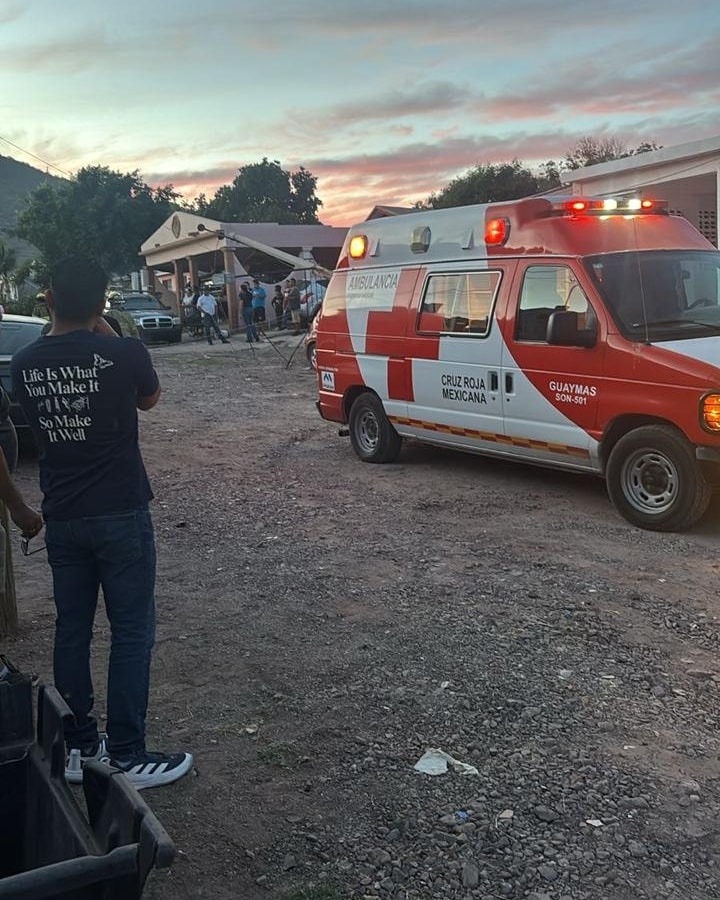 Caen postes de CFE; hay un auto afectado 6 144