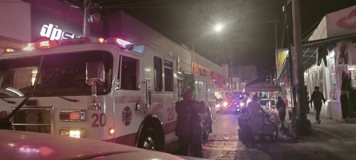 Controlan Bomberos fuga de gas en el Mercado Municipal