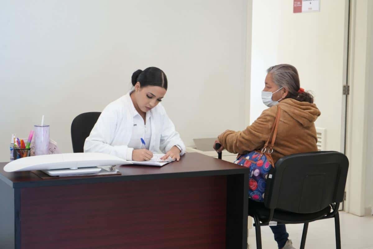 Llama Salud Sonora a evitar automedicarse y acudir por atención médica ante signos de dengue