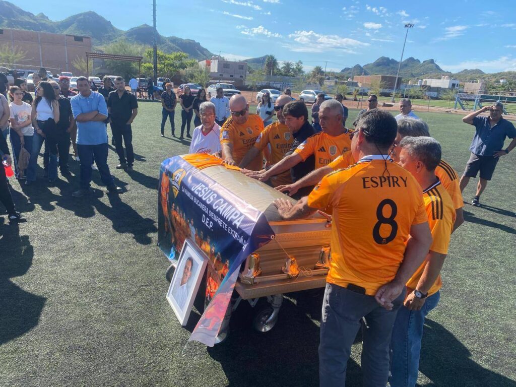 Despiden a Jesús Campa en campo de fútbol 4 345 1