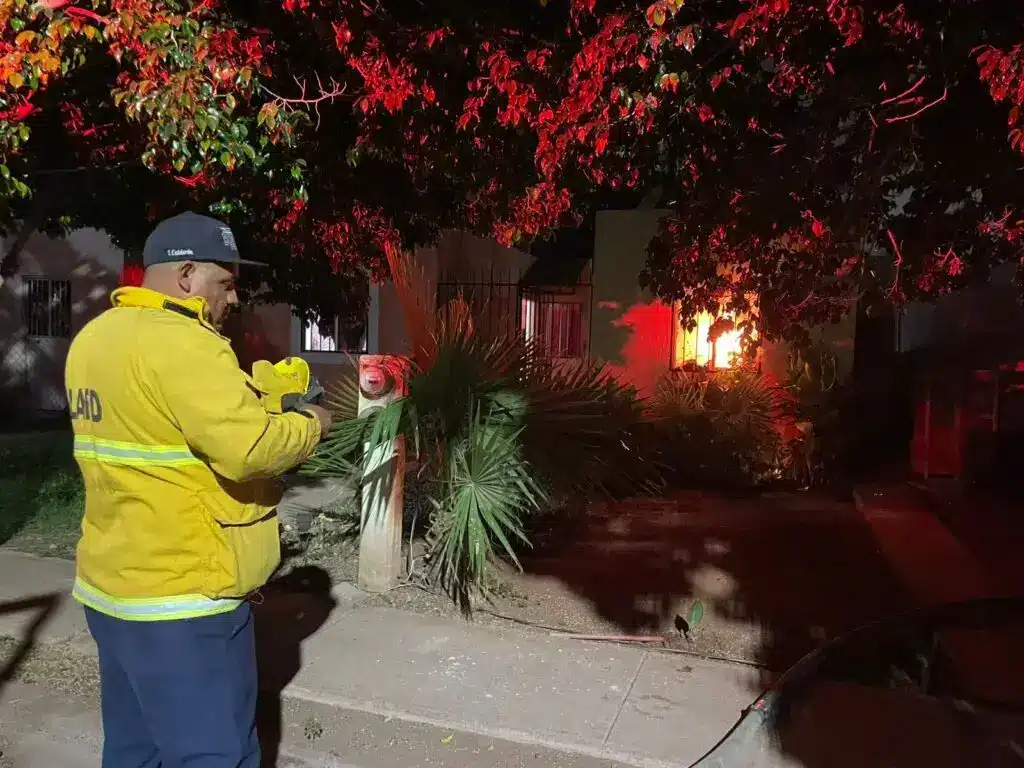 Se incendia vivienda en Ocotillo 1 3 383