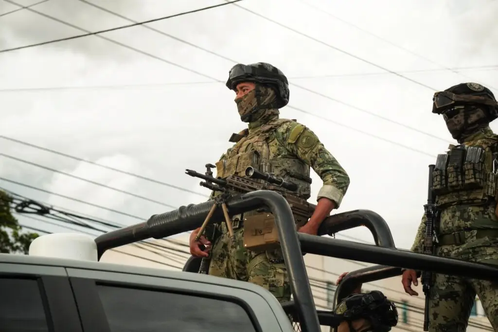 Lesionan Marinos a balazos a joven en el valle de Empalme