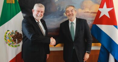 Canciller De la Fuente se reúne con embajador cubano Marcos Rodríguez por conclusión de misión