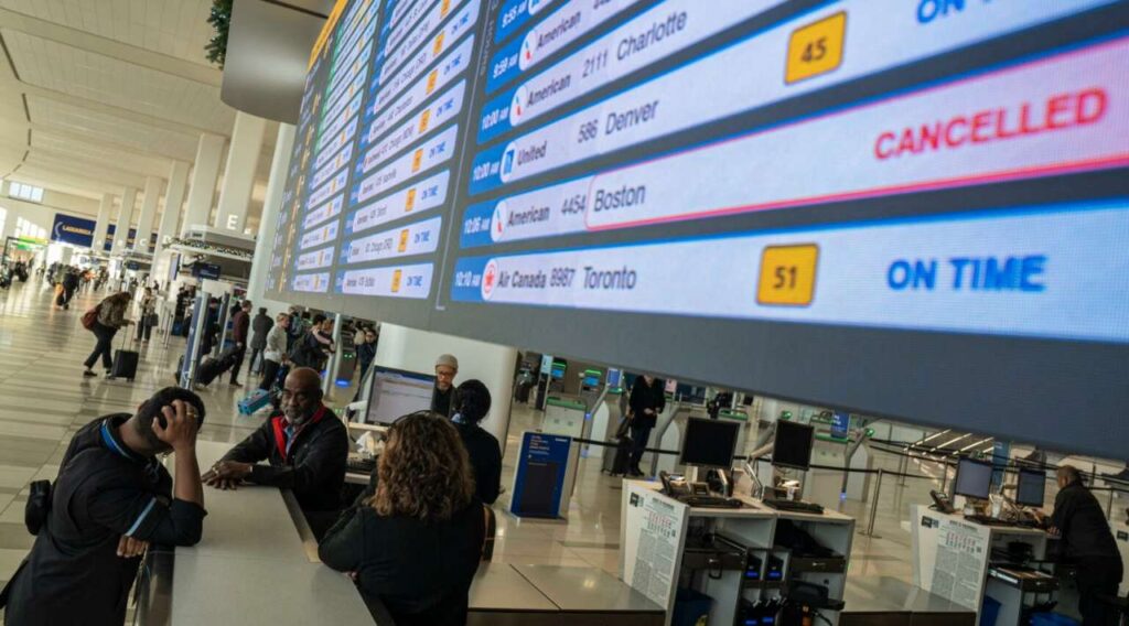 Se cancelan más de 800 vuelos cancelados en EE.UU. por cierre de gobierno 4 EE.UU . 3