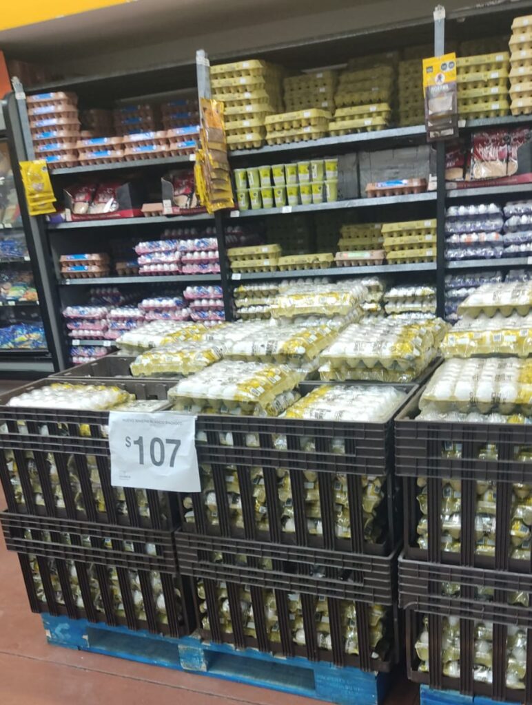 Denuncian mercancía en mal estado en Walmart en Guaymas 2 IMG 20251103 WA0108 1 e1762279954297