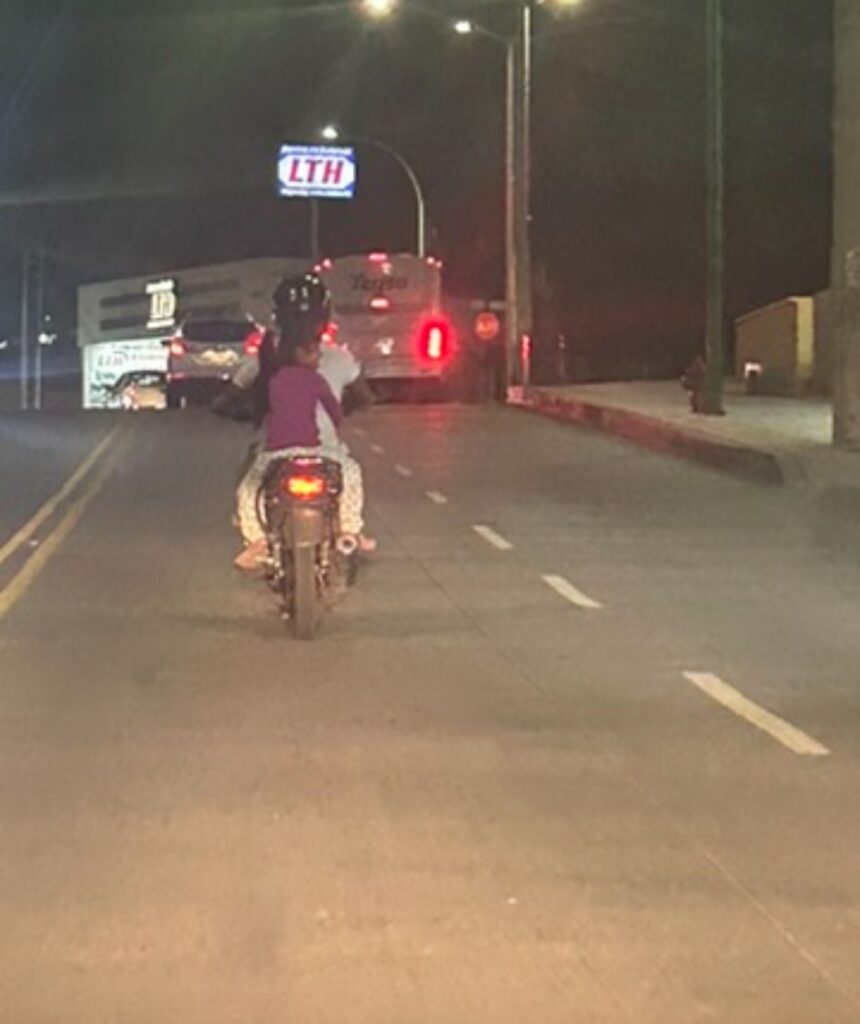 Niños en moto, riesgo latente 3 IMG 20251113 WA0072