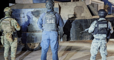 Decomisan vehículo con blindaje y armamento en Michoacán