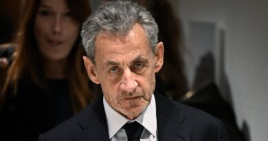 Sarkozy sale de prisión bajo control judicial tras 20 días encarcelado