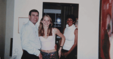 Confirman fotogracia del Príncipe Andrés y Virgina Giuffre