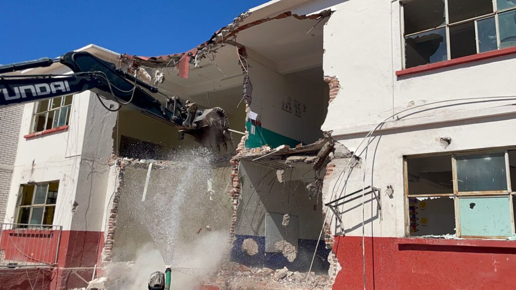 Inician demolición de primaria ‘Loreto Encinas de Avilés’ 11 WhatsApp Image 2025 11 07 at 1.37.27 PM 1