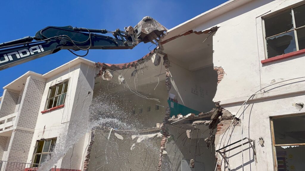 Inician demolición de primaria ‘Loreto Encinas de Avilés’ 12 WhatsApp Image 2025 11 07 at 1.37.27 PM