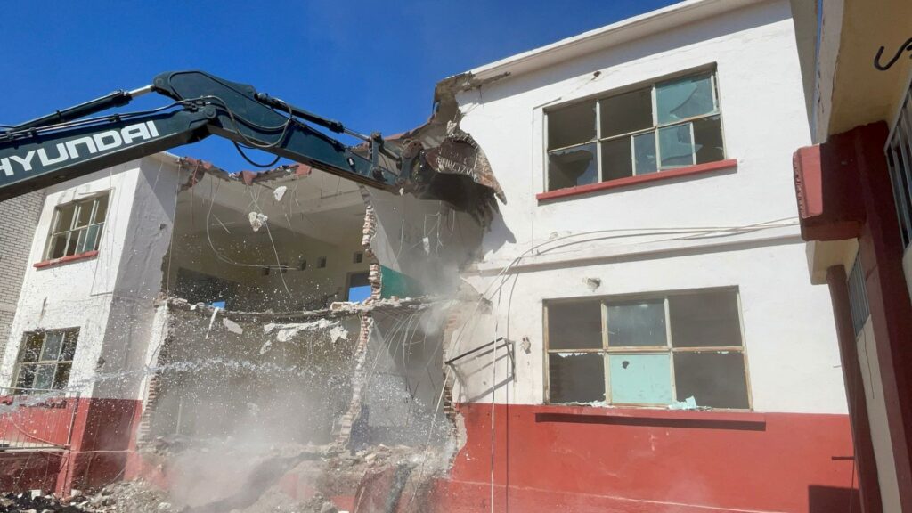 Inician demolición de primaria ‘Loreto Encinas de Avilés’ 10 WhatsApp Image 2025 11 07 at 1.37.27 PM 2