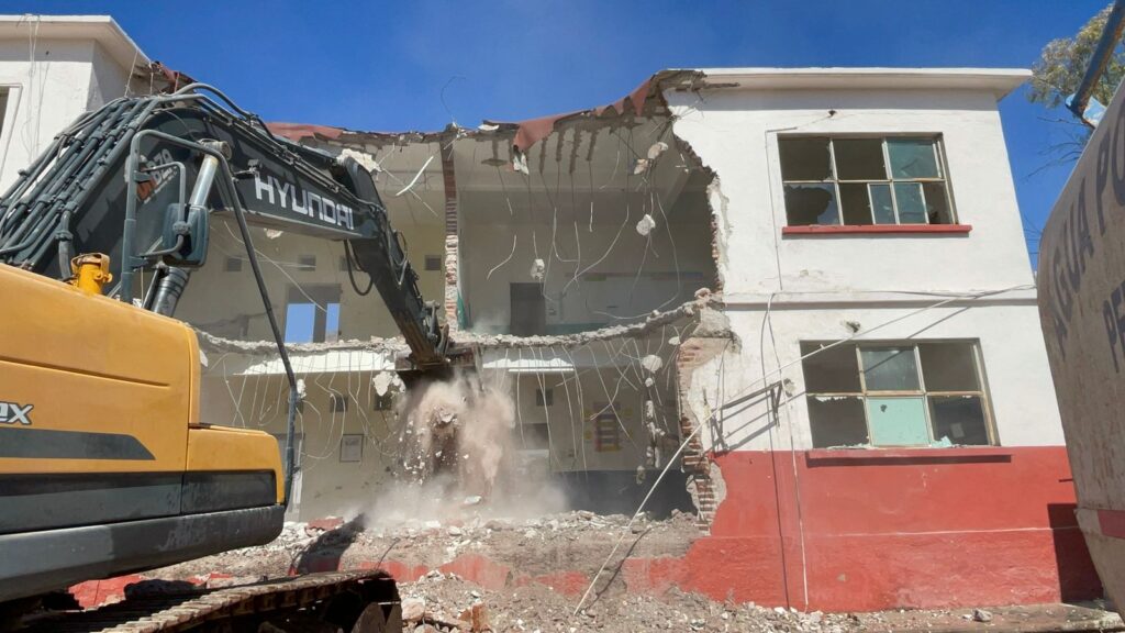 Inician demolición de primaria ‘Loreto Encinas de Avilés’ 9 WhatsApp Image 2025 11 07 at 1.37.27 PM 3 1