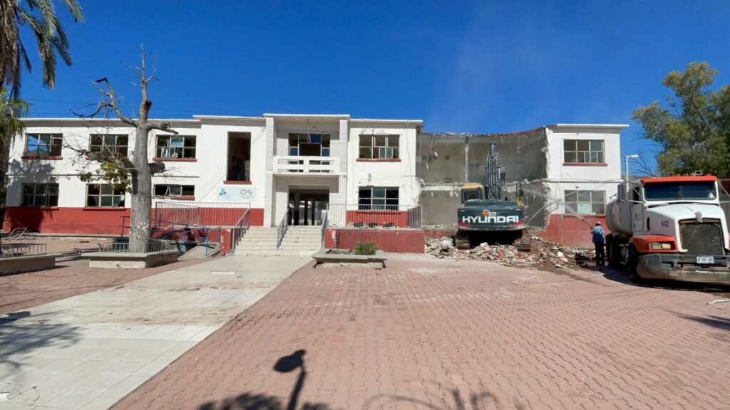 Inician demolición de primaria ‘Loreto Encinas de Avilés’ 8 WhatsApp Image 2025 11 07 at 1.37.27 PM 4