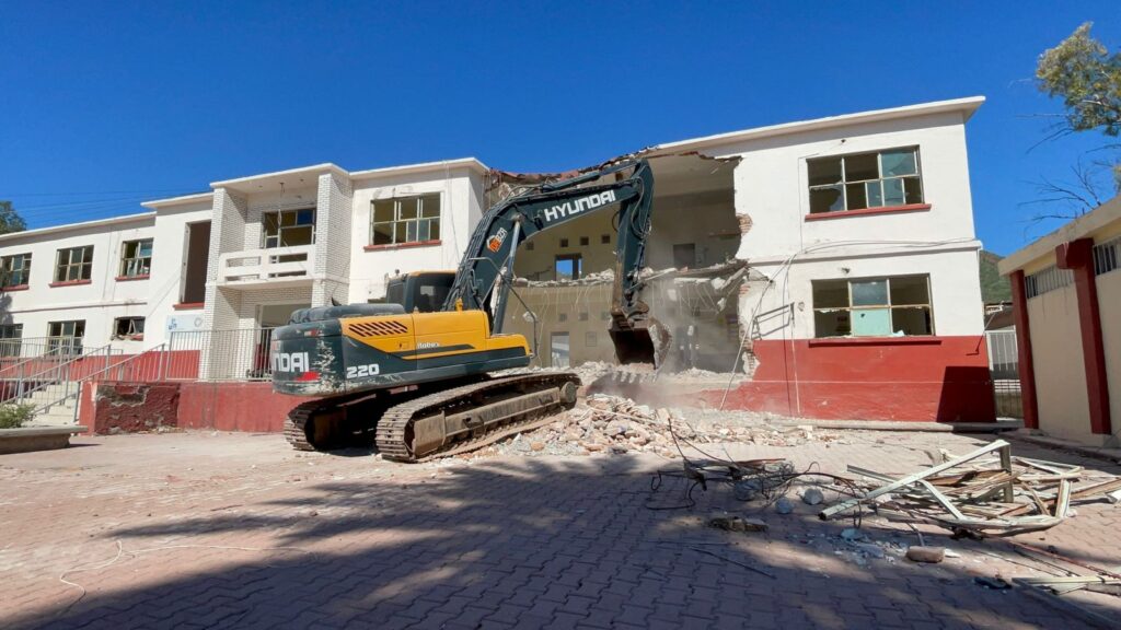 Inician demolición de primaria ‘Loreto Encinas de Avilés’ 7 WhatsApp Image 2025 11 07 at 1.37.28 PM