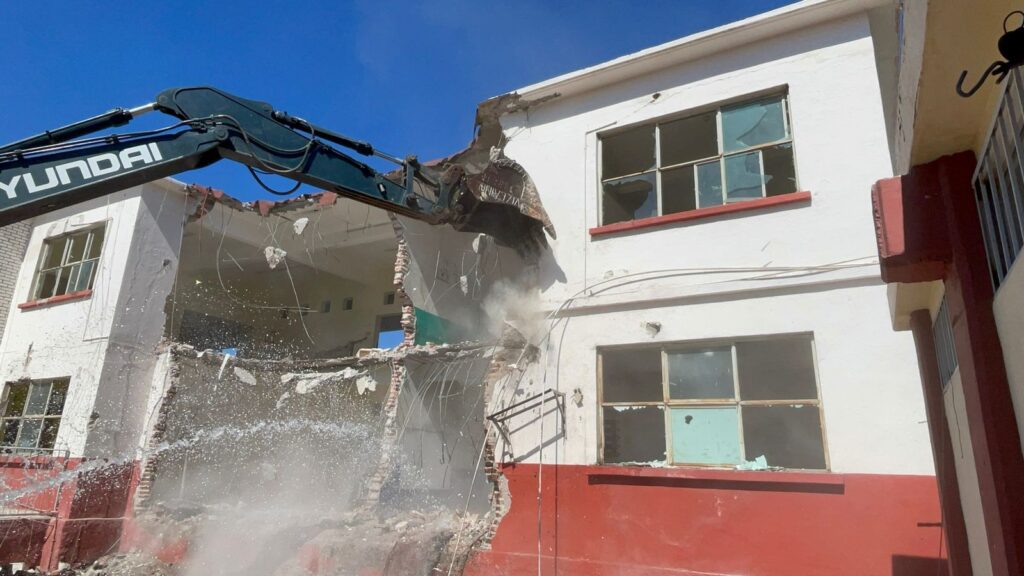 Inician demolición de primaria ‘Loreto Encinas de Avilés’ 2 WhatsApp Image 2025 11 07 at 1.37.29 PM 2