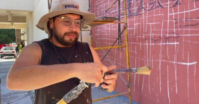 Elaboran murales de historias del mar