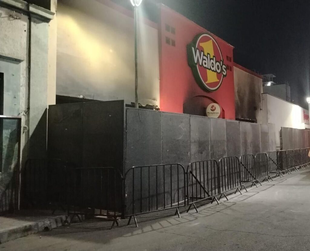 Se reabre la circulación vehicular y flujo peatonal en la zona del incendio en comercio del Centro de Hermosillo 3 WhatsApp Image 2025 11 07 at 5.19.57 PM 1