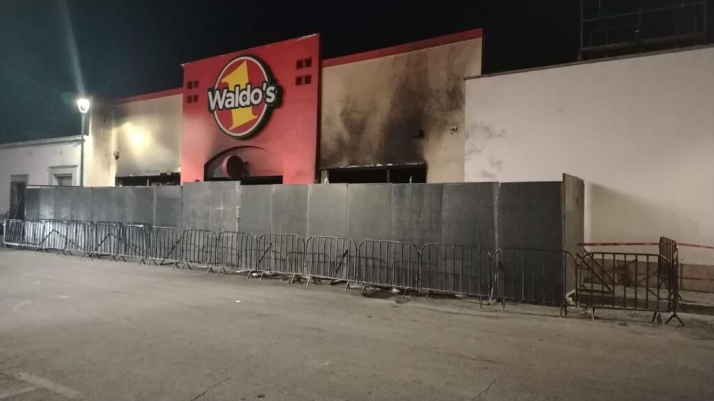 Se reabre la circulación vehicular y flujo peatonal en la zona del incendio en comercio del Centro de Hermosillo 2 WhatsApp Image 2025 11 07 at 5.19.57 PM 2 1