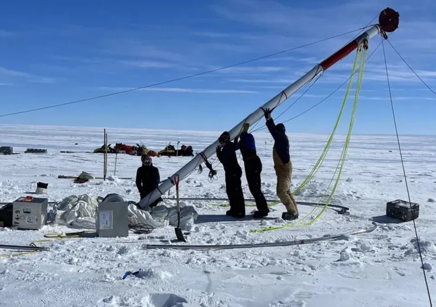 Descubren en la Antártida un Fragmento de Hielo de 6 Millones de Años