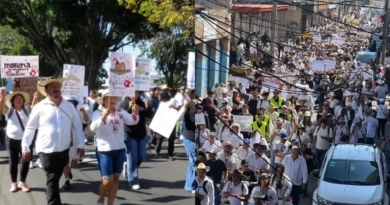 Marchan por la paz en Uruapan exigen justicia tras el homicidio del Alcalde Carlos manzo