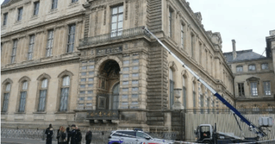 Se culpa a una mujer por complicidad en el robo de joyas de Louvre
