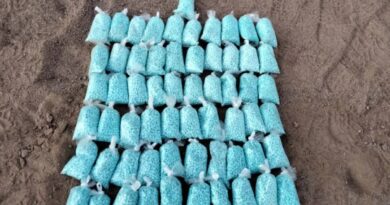 Hombre huye al tirar más de 100 mil pastillas de fentanilo en Culiacán