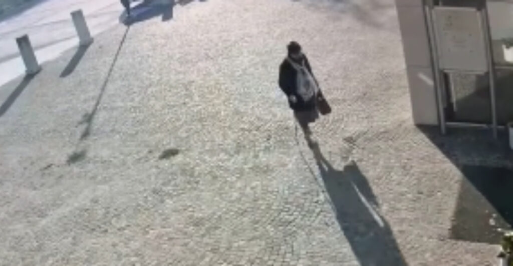 Descubren a Italiano disfrazado de su madre muerta para seguir cobrando su pensión 3 pension 3