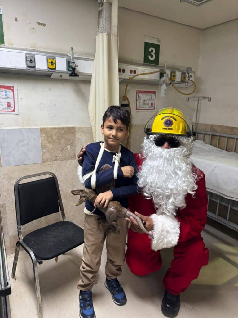 Llevan Bomberos alegría y esperanza a menores durante Navidad 3 123