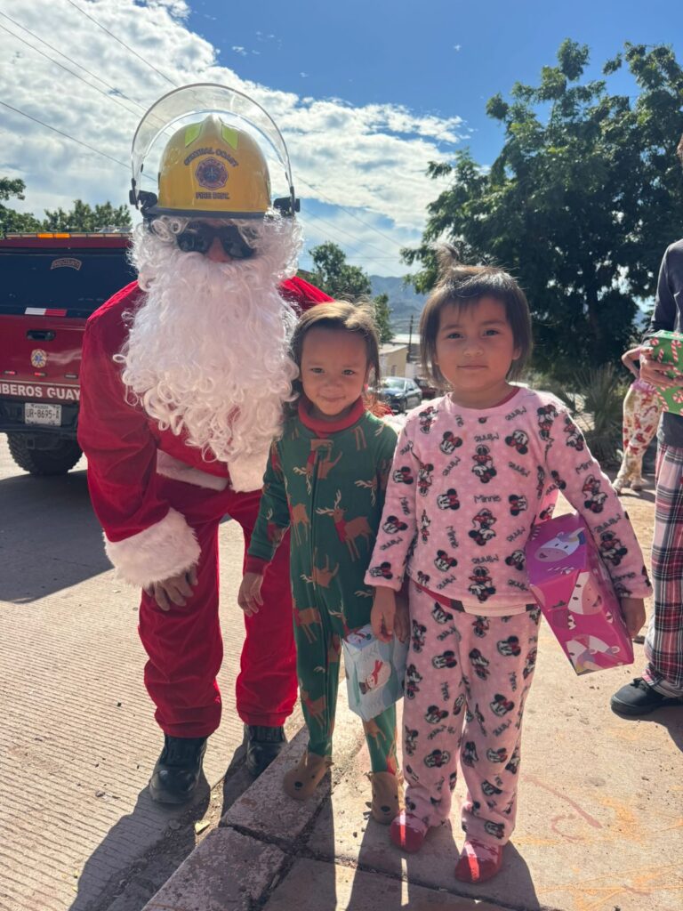 Llevan Bomberos alegría y esperanza a menores durante Navidad 5 125 1
