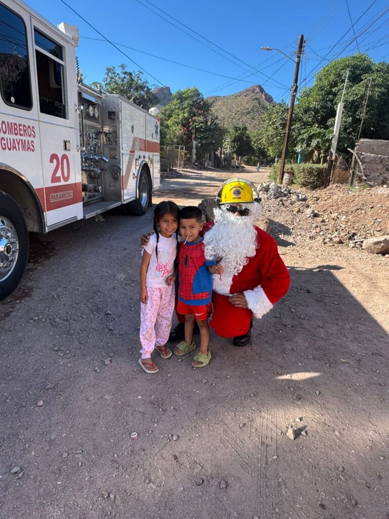 Llevan Bomberos alegría y esperanza a menores durante Navidad 7 127 1