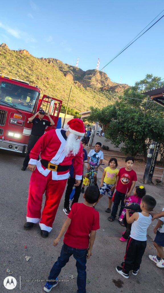 Llevan Bomberos alegría y esperanza a menores durante Navidad 9 130 1