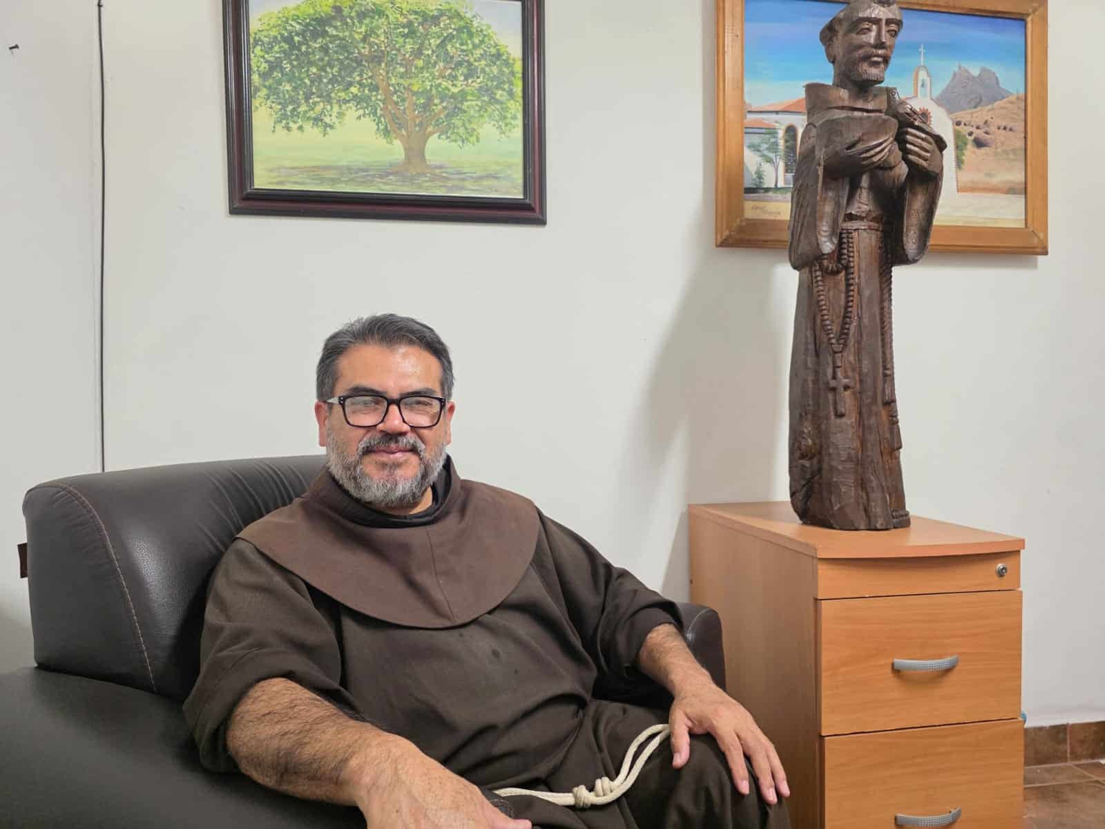 Casa Franciscana recibe equipo y mobiliario para dispensario médico