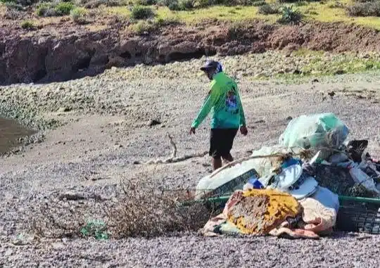 Realizan limpieza de la isla ‘Ensenada Grande’