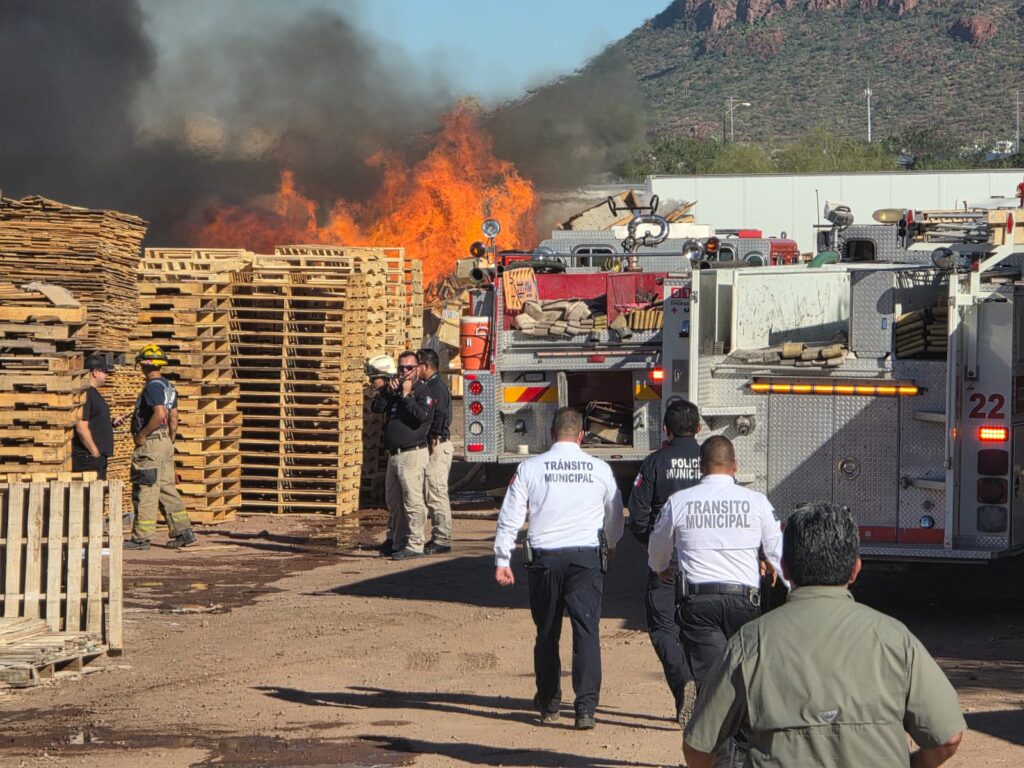 Se incendia recicladora en Guaymas Norte 2 244