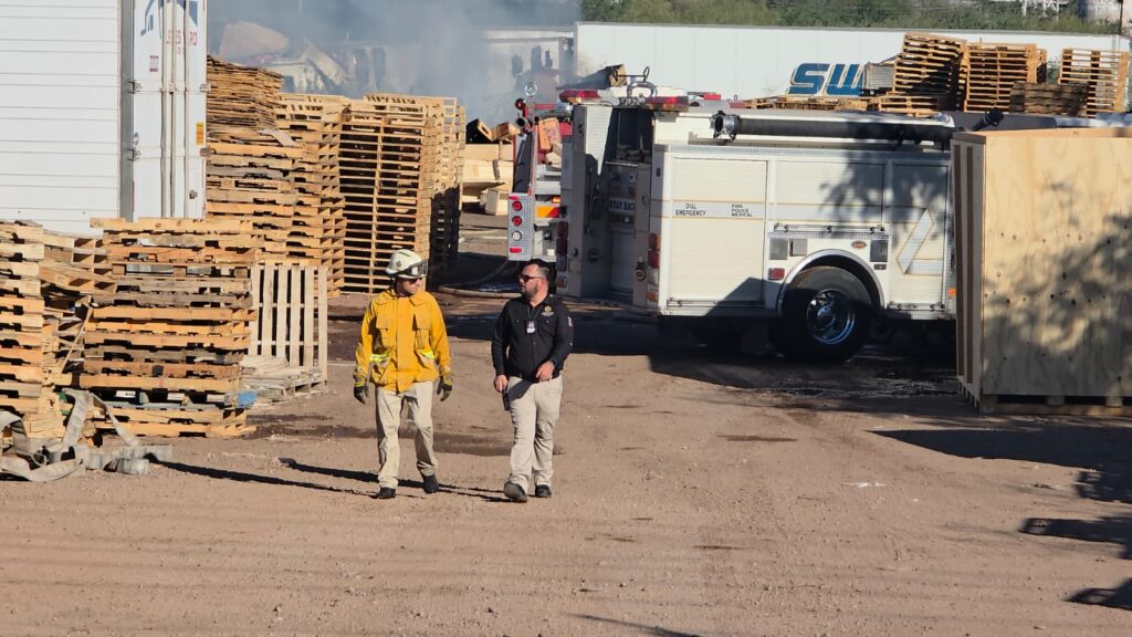 Se incendia recicladora en Guaymas Norte 4 246