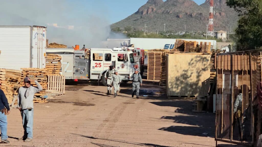 Se incendia recicladora en Guaymas Norte 5 247