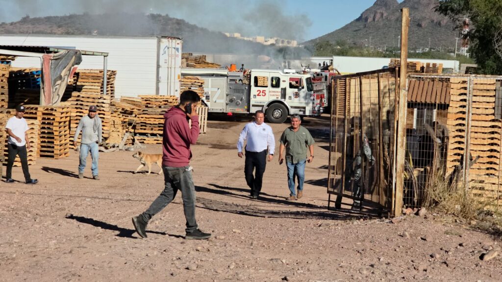 Se incendia recicladora en Guaymas Norte 6 248