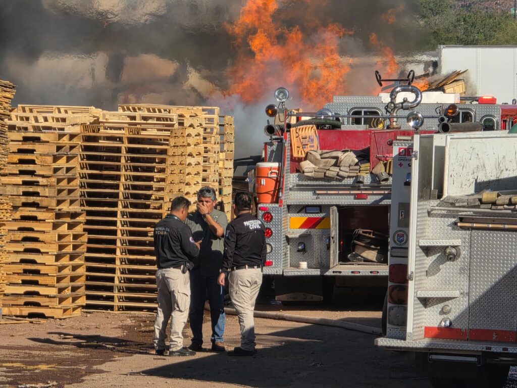 Se incendia recicladora en Guaymas Norte 8 250