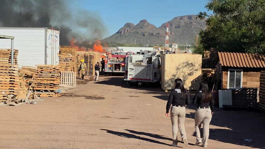 Se incendia recicladora en Guaymas Norte 9 251