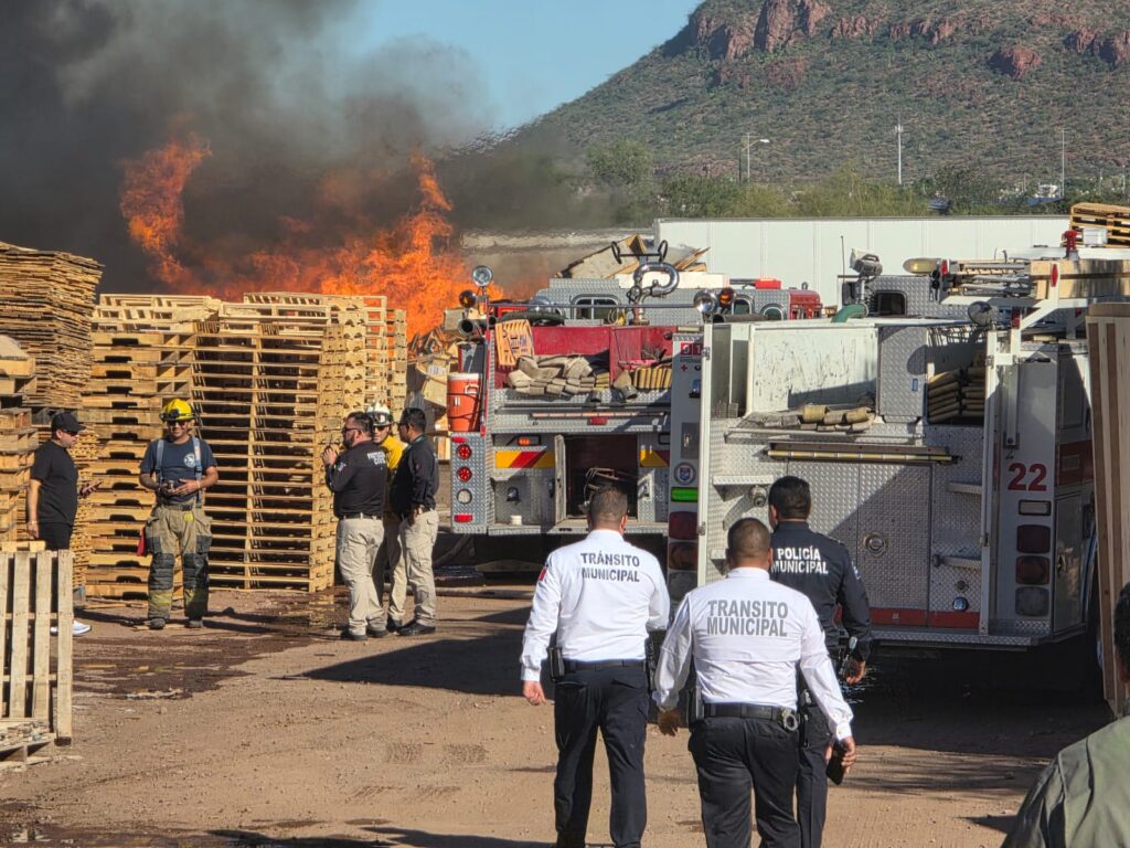 Se incendia recicladora en Guaymas Norte 10 252