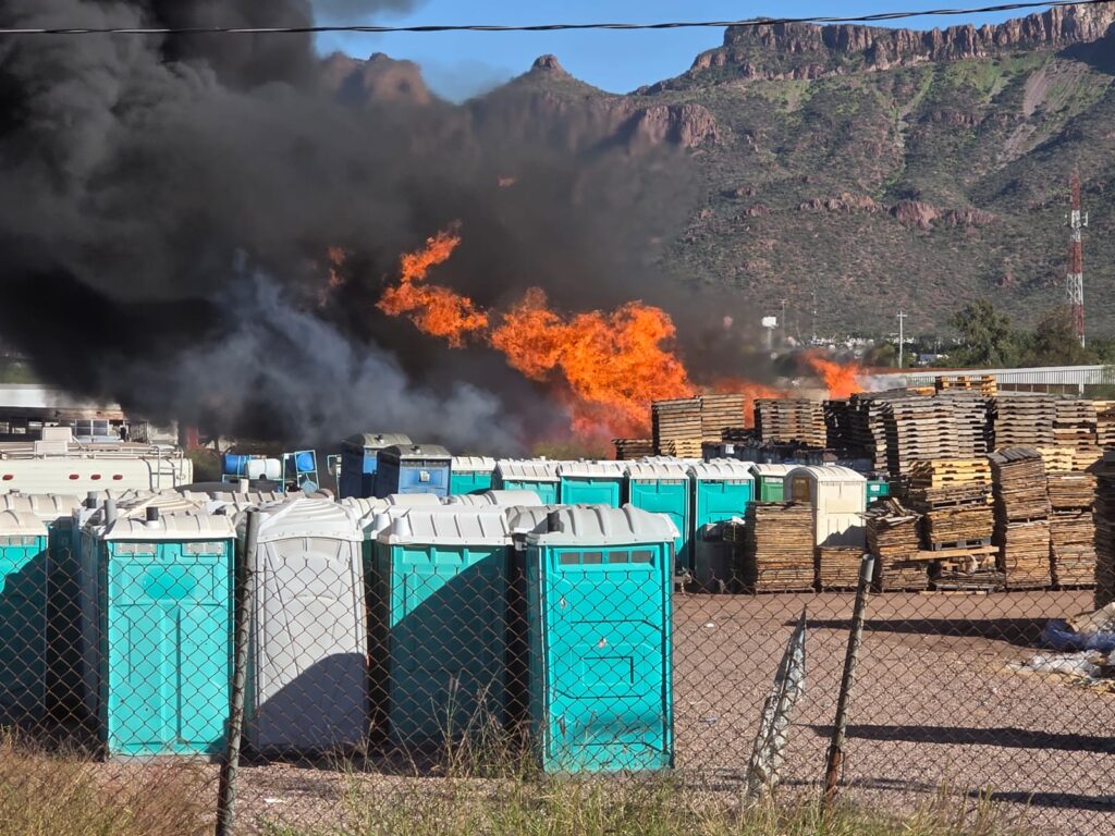 Se incendia recicladora en Guaymas Norte 12 254