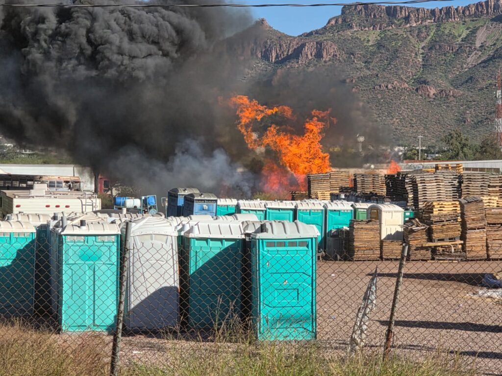 Se incendia recicladora en Guaymas Norte 13 255