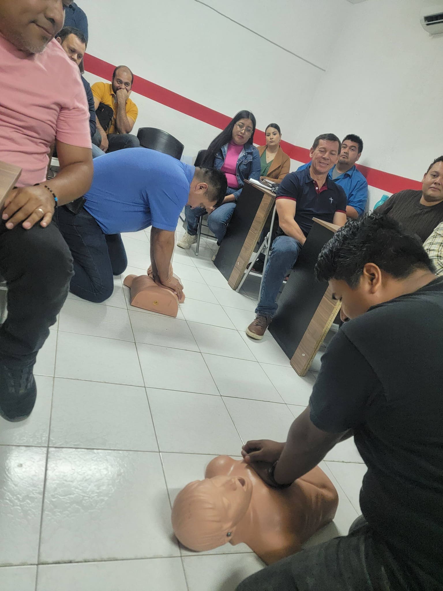 Se capacitan docentes en primeros auxilios