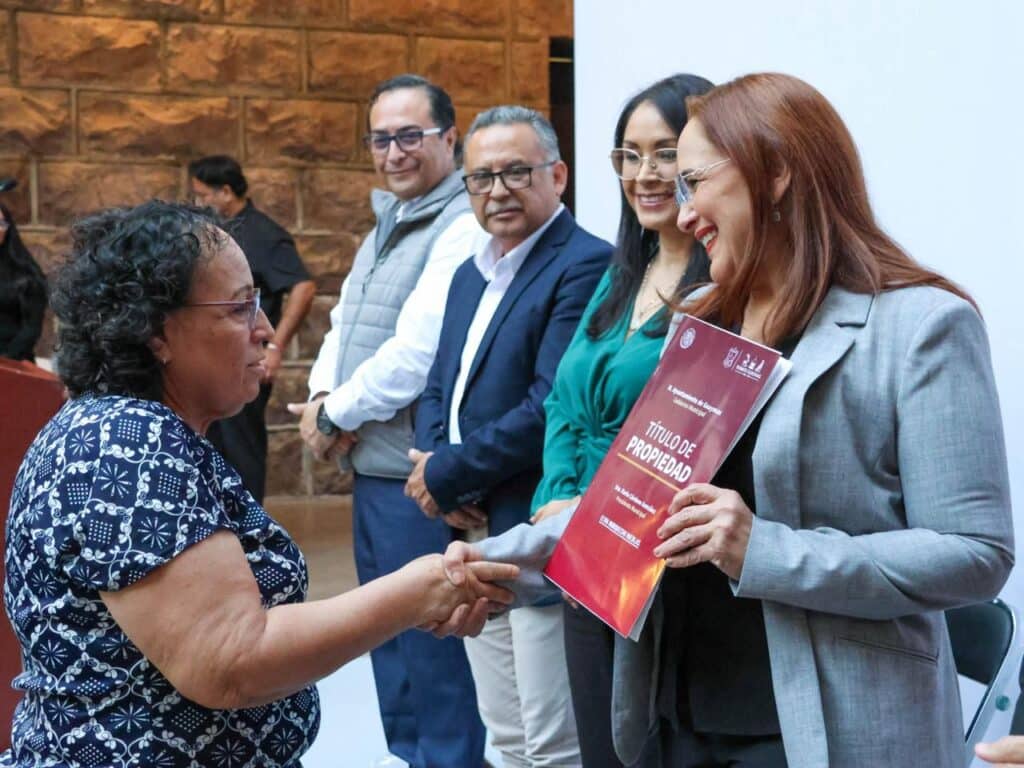 Entregan títulos de propiedad en Guaymas 1 333 2